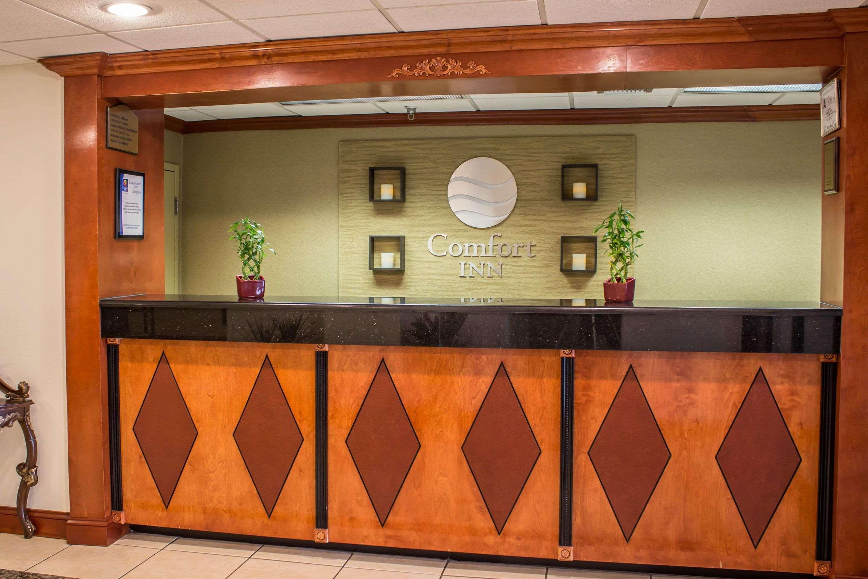 Vista Lobby Clarion Pointe
