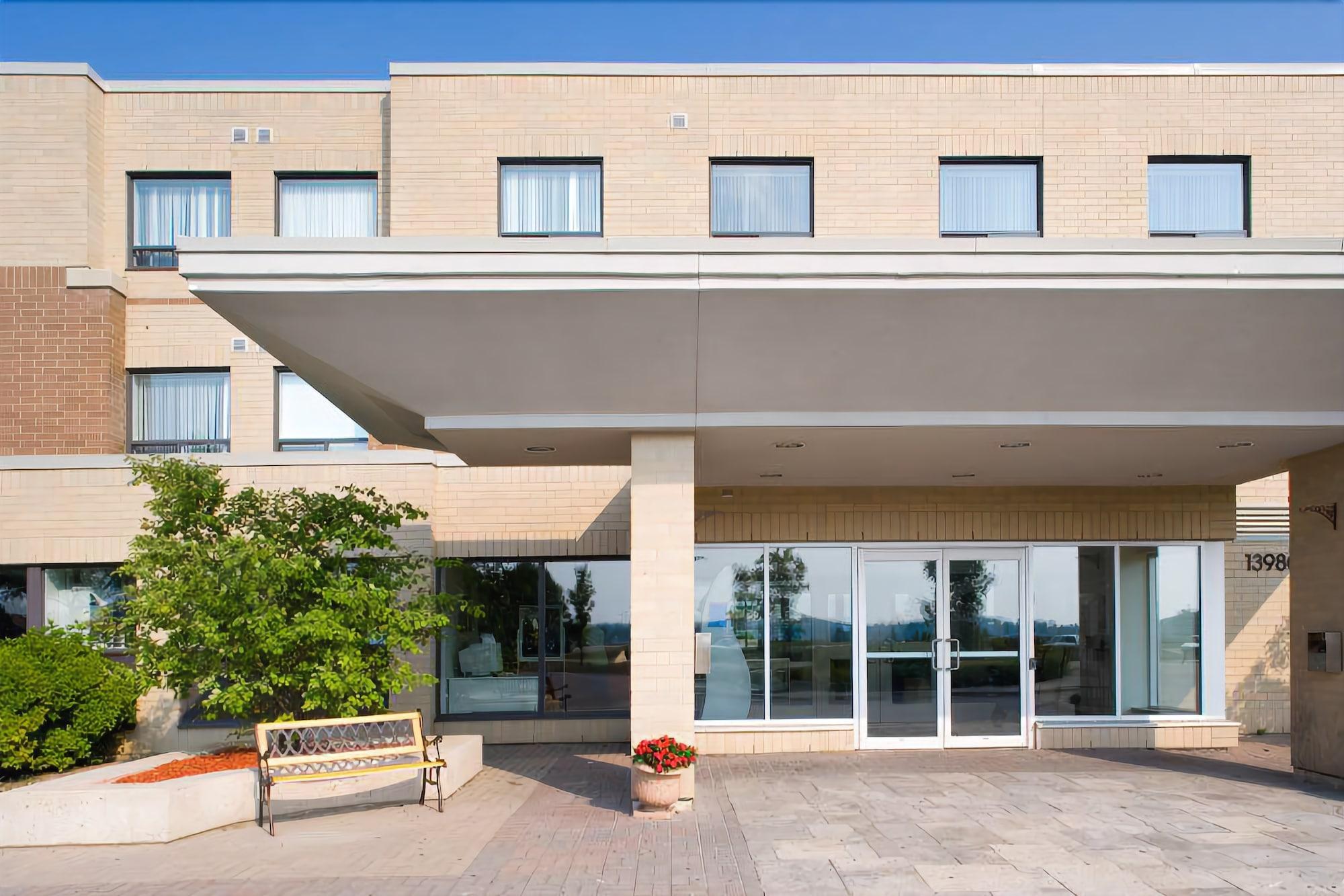 Varios Seneca College Residence King Campus