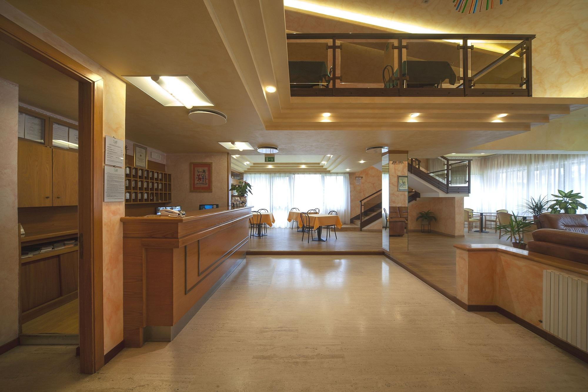 Vista Lobby Pennile