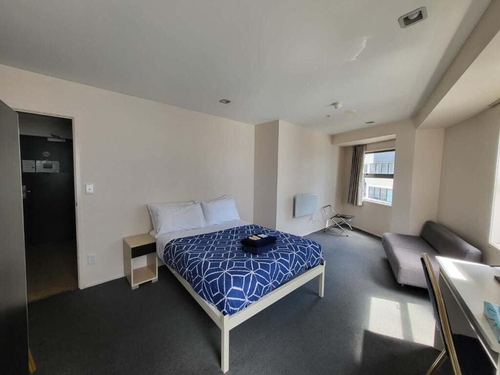 Varios Empire Apartments