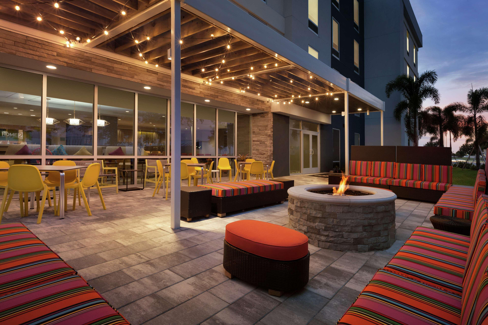 Vista Exterior Home2 Suites by Hilton Sarasota - Bradenton Airport, FL