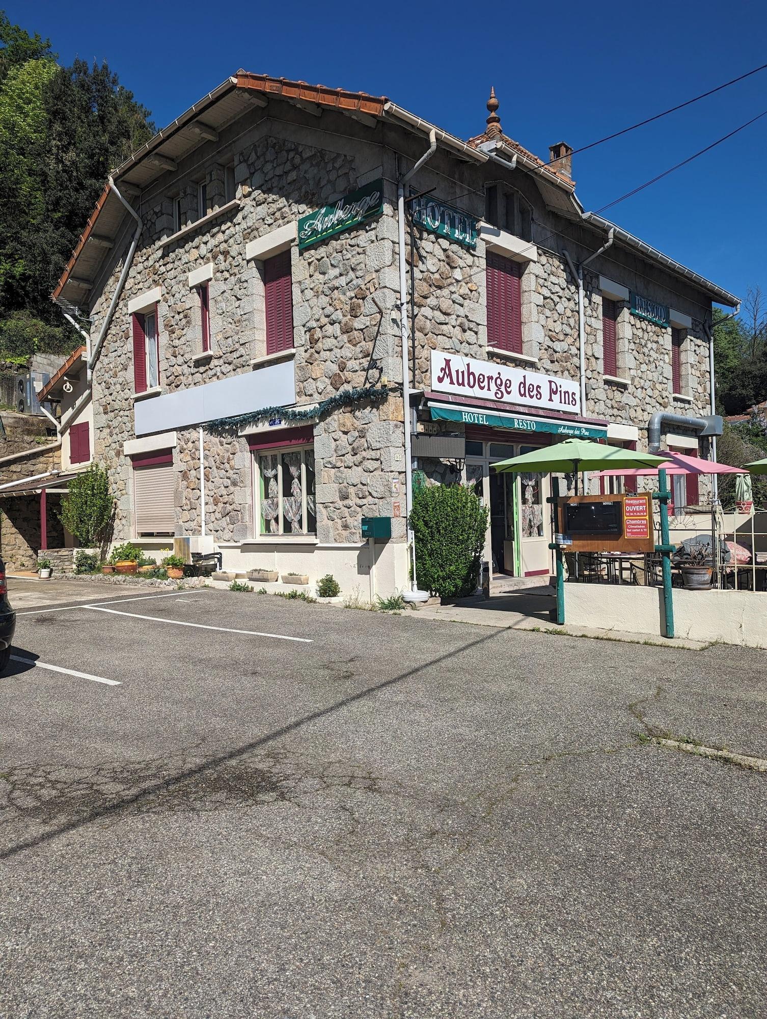 Varios AUBERGE DES PINS