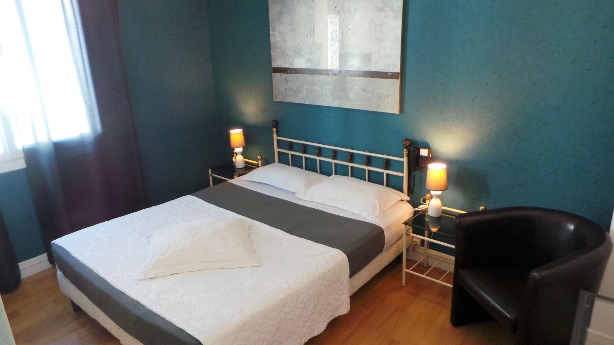 Varios Hôtel Le Cambronne