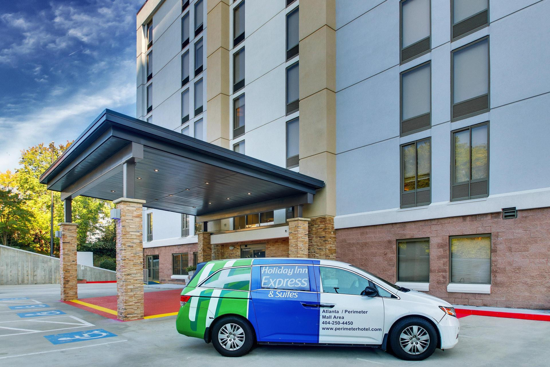 Vista Exterior Holiday Inn Express & Suites Atlanta N-Perimeter Mall Area by IHG