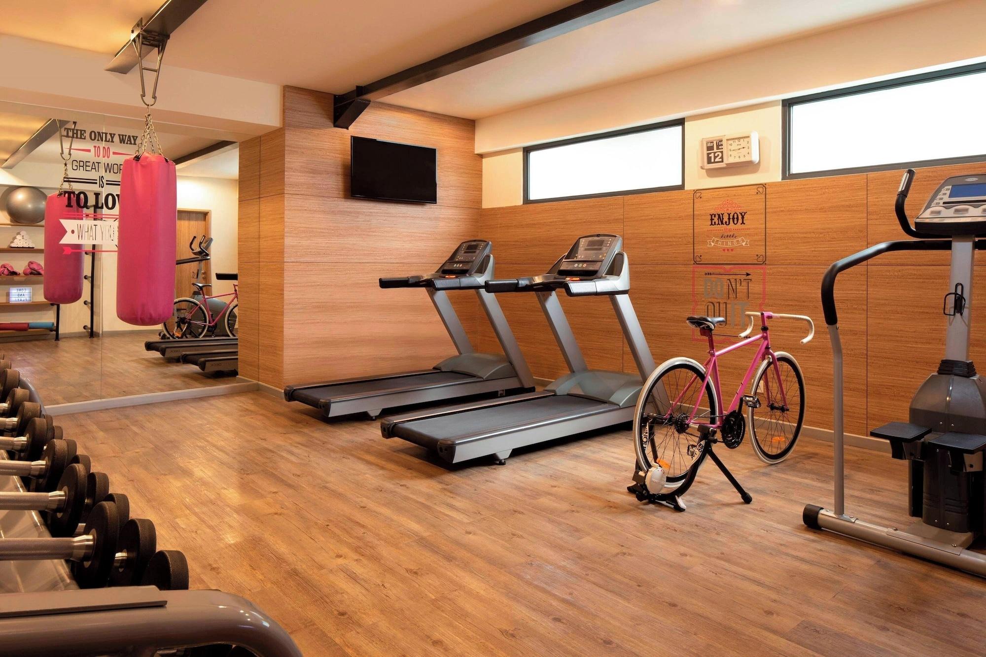 Gimnasio Moxy Bandung