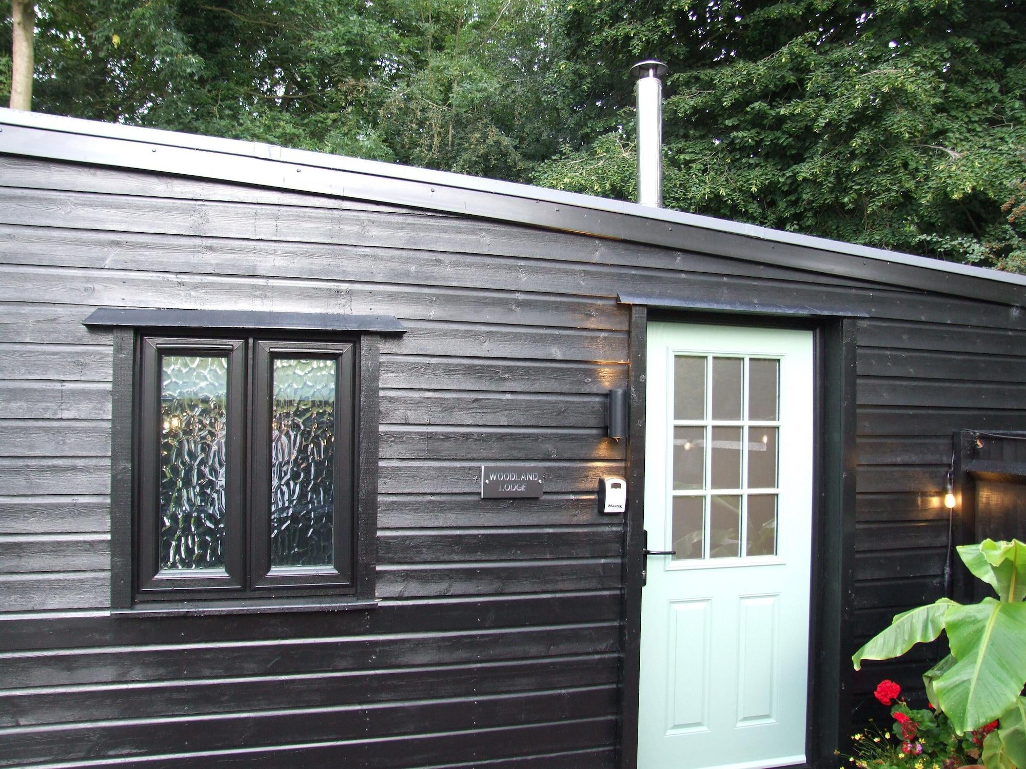 Vista Exterior Charming Woodland Lodge 2 Person 1 Bedroom
