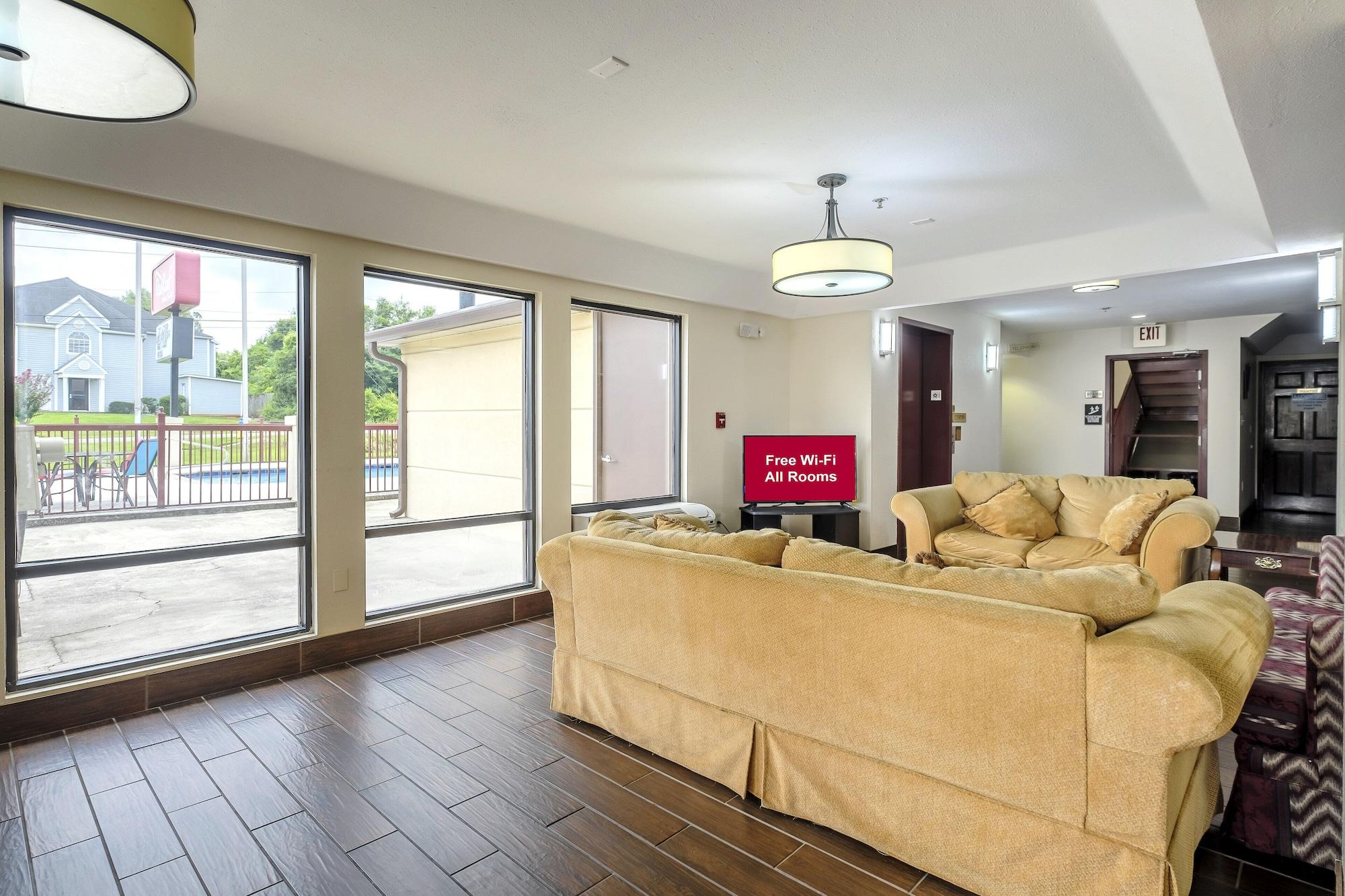 Vista Lobby Red Roof Inn & Suites Mobile SW – I-10