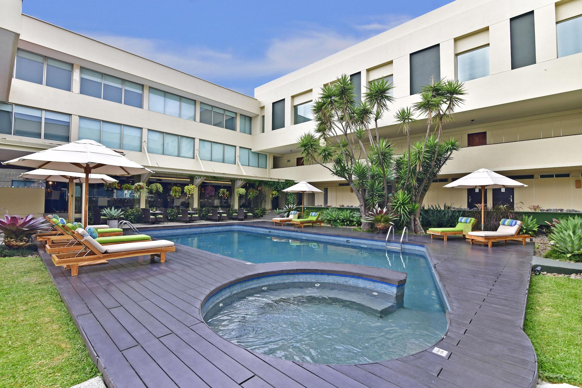 Vista Piscina Auténtico Hotel
