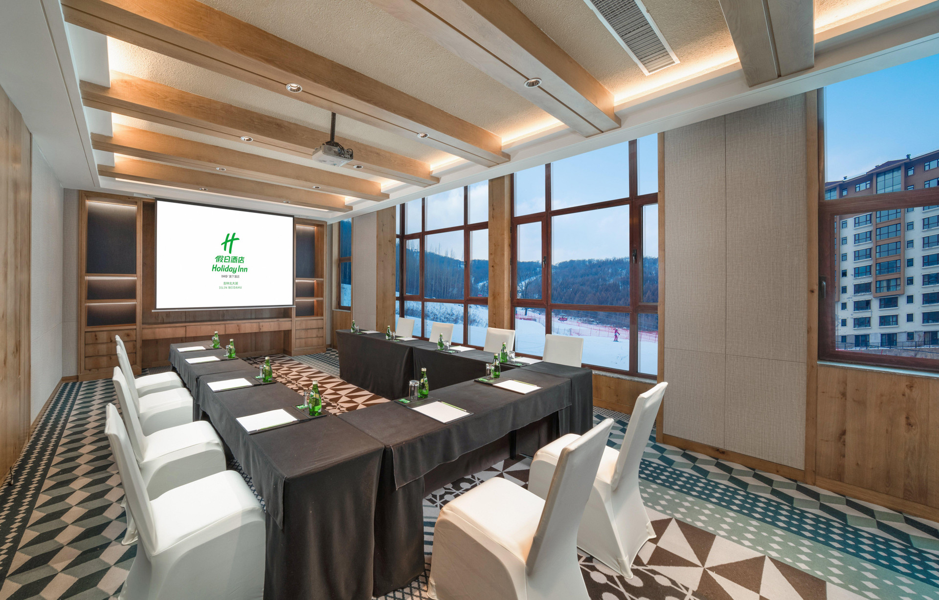 Centro de Negocios Holiday Inn Jilin Beidahu