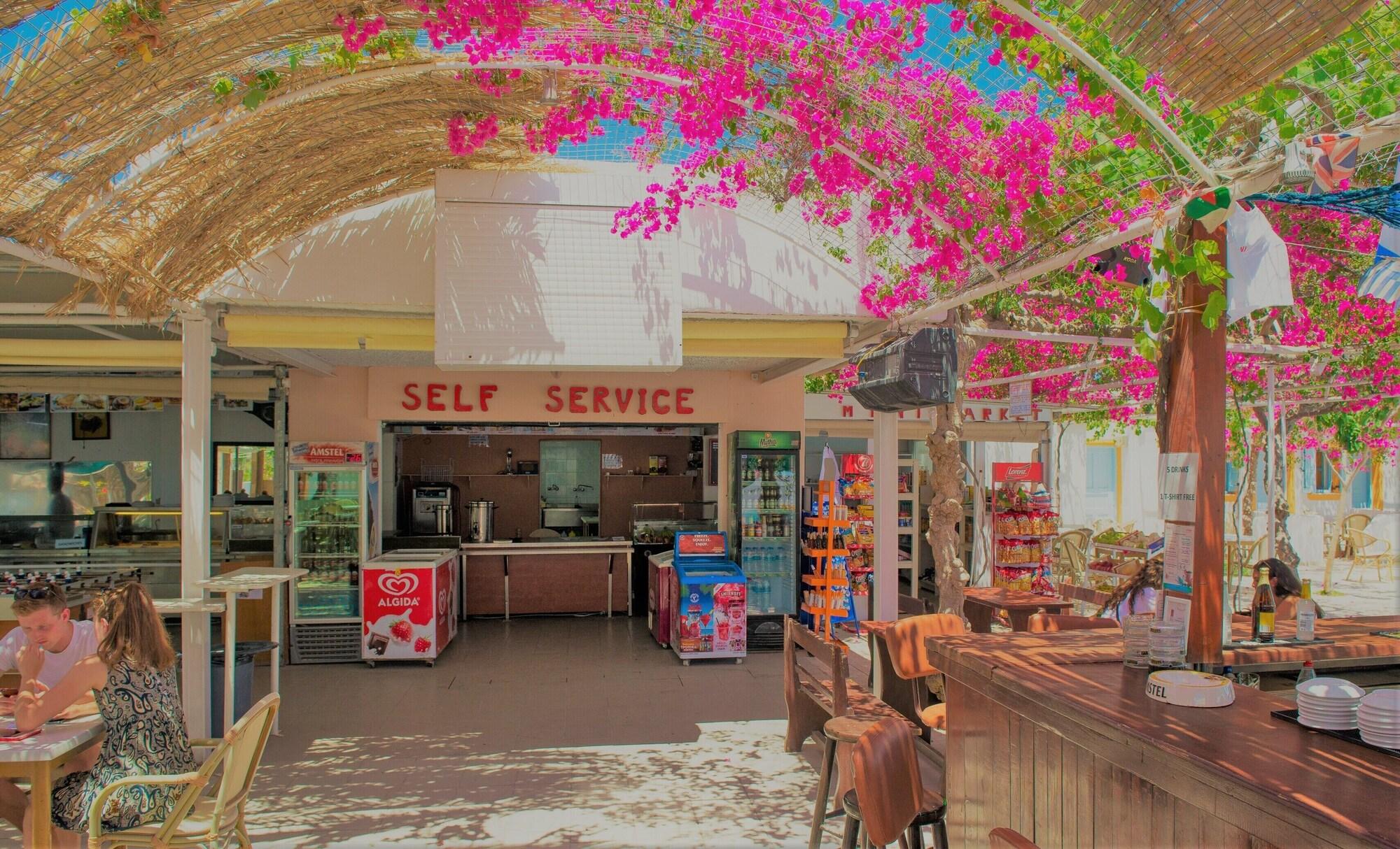 Restaurant Santorini Camping & Hostel