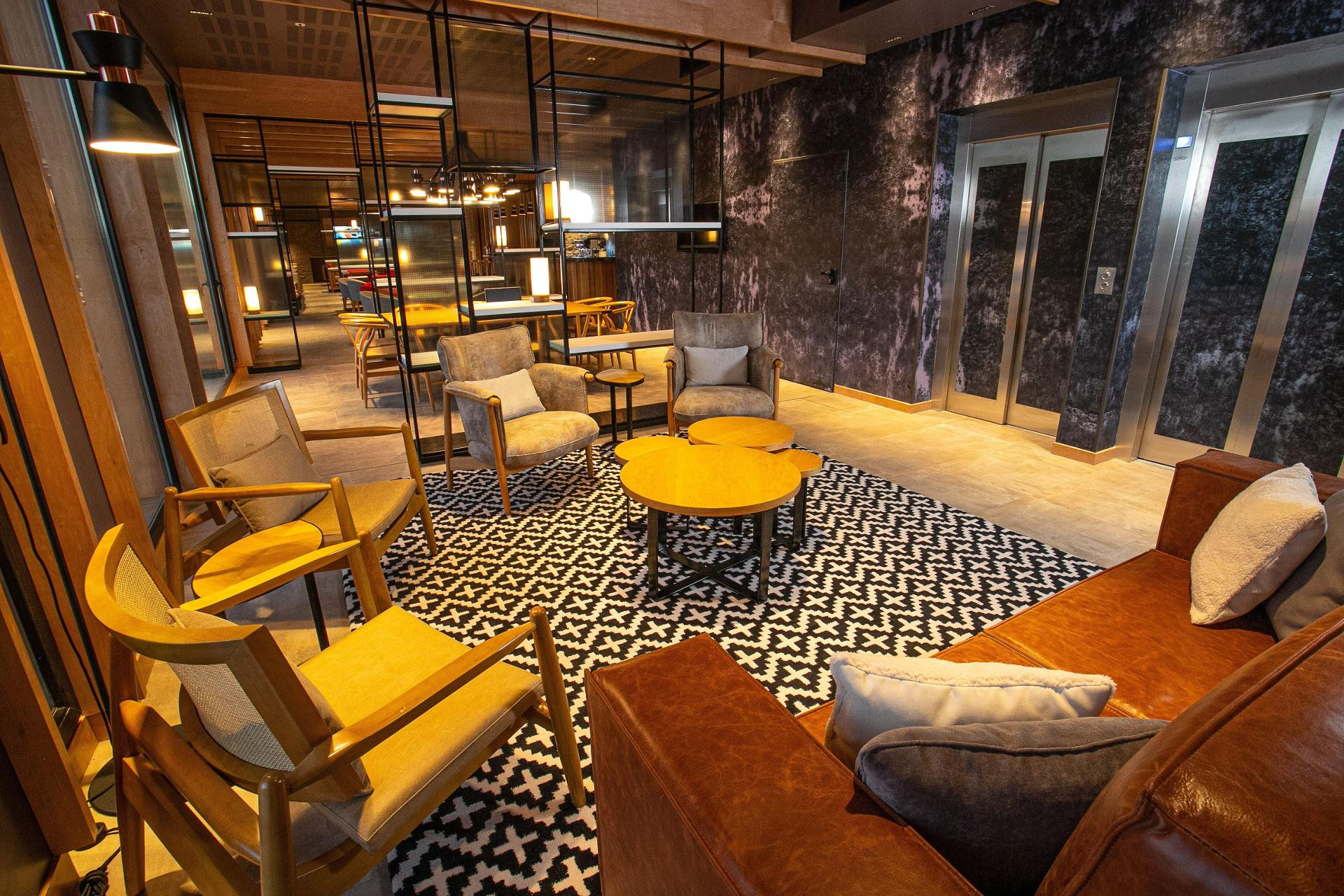 Vista Lobby Hampton by Hilton Bariloche