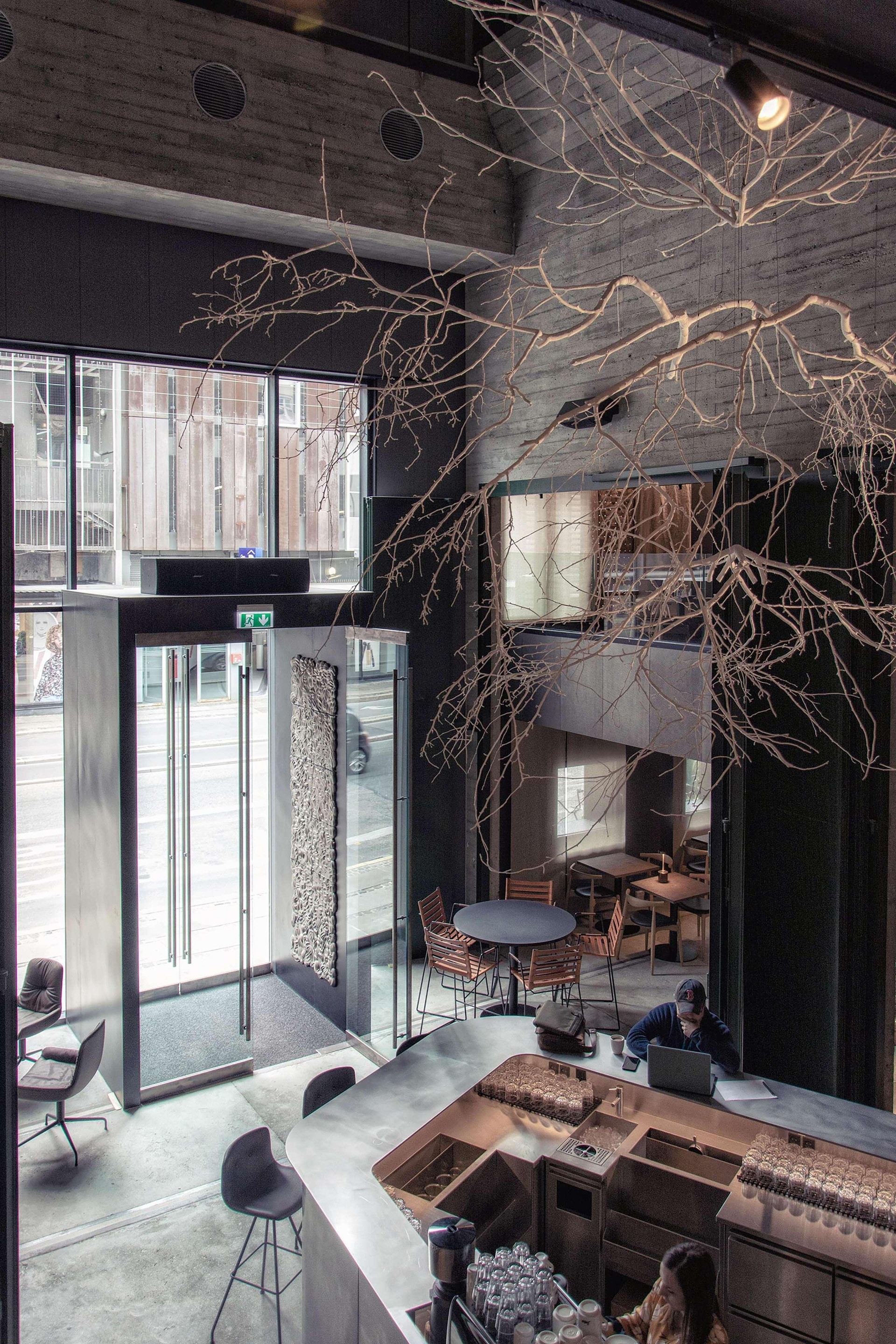 Vista Lobby Herman K