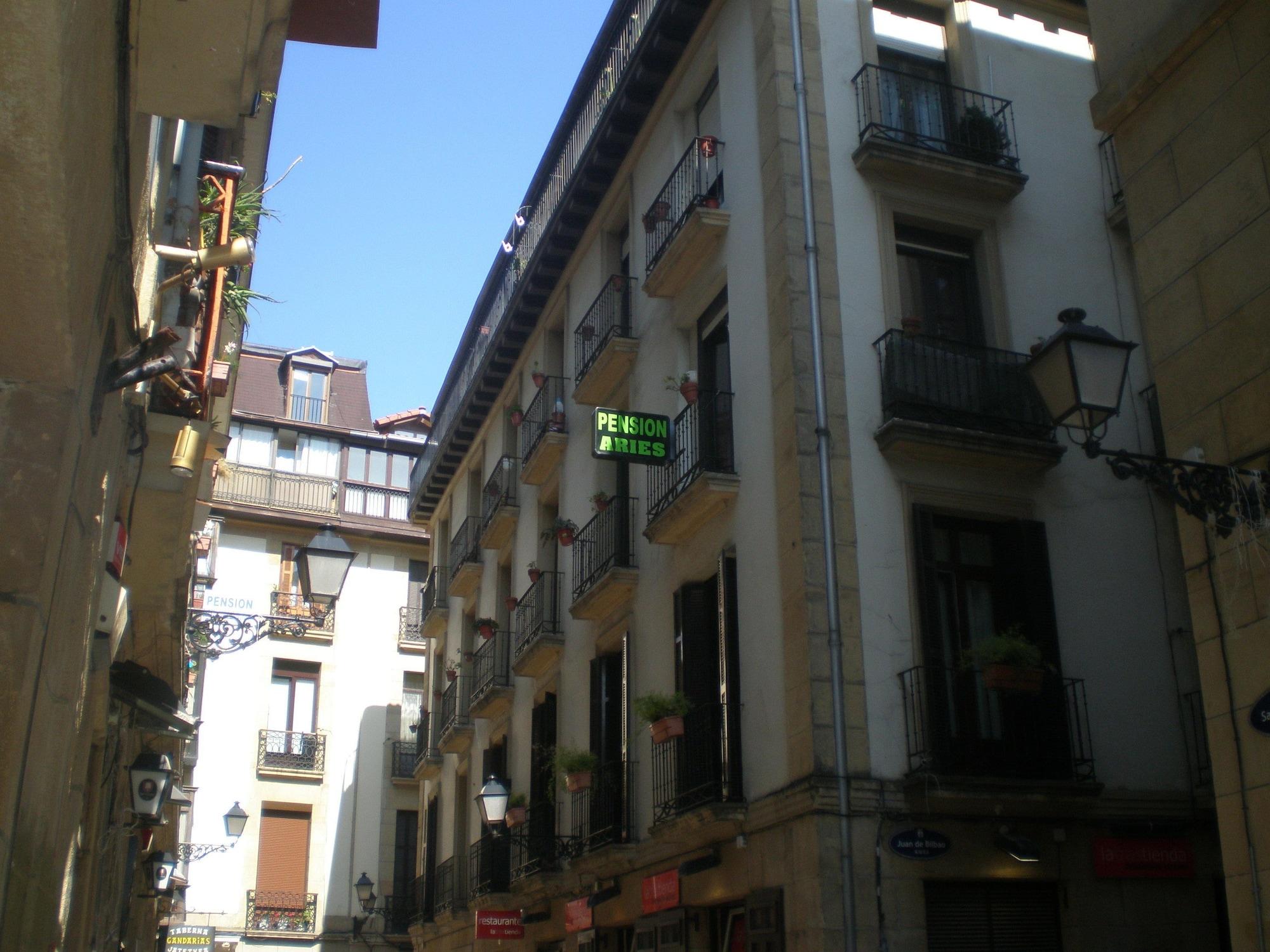 Vista Exterior Pension Aries