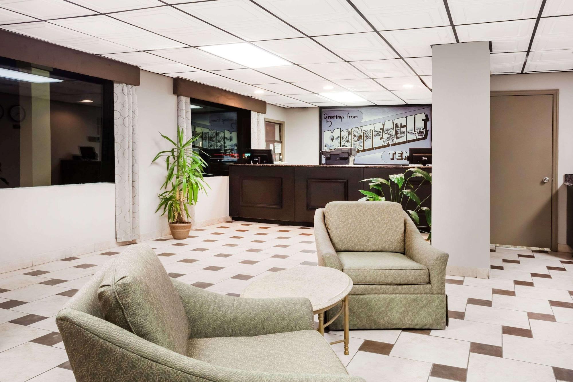 Vista Lobby Super 8 by Wyndham Monteagle TN