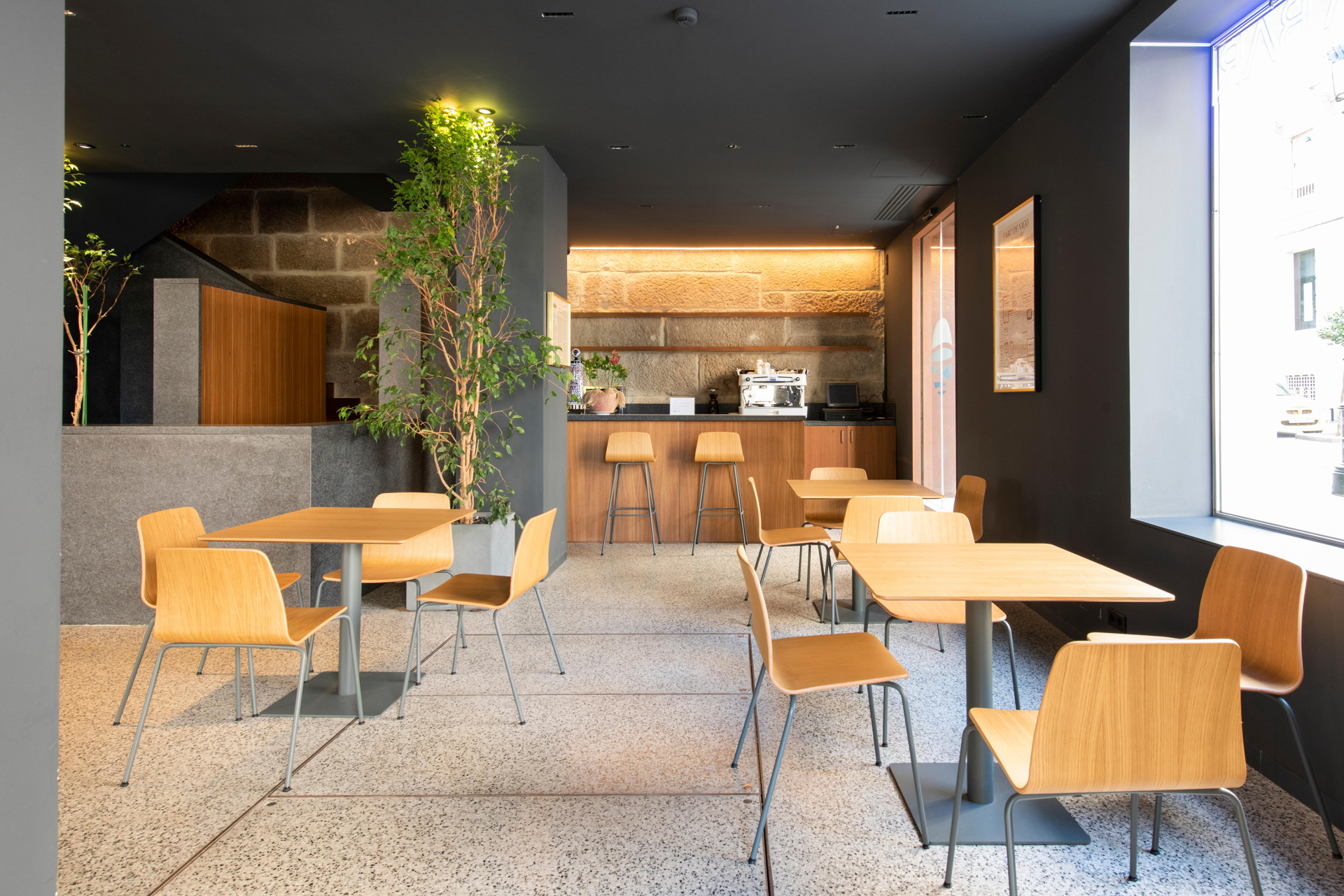 Vista Lobby Maroa Hotel