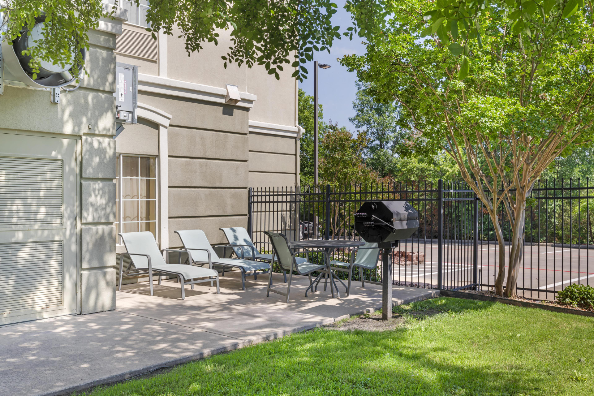 Vista Exterior Best Western Plus Monica Royale Inn & Suites
