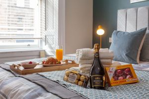 Alojamiento - Stylish 2bed Apartment Underneath Edinburgh Castle