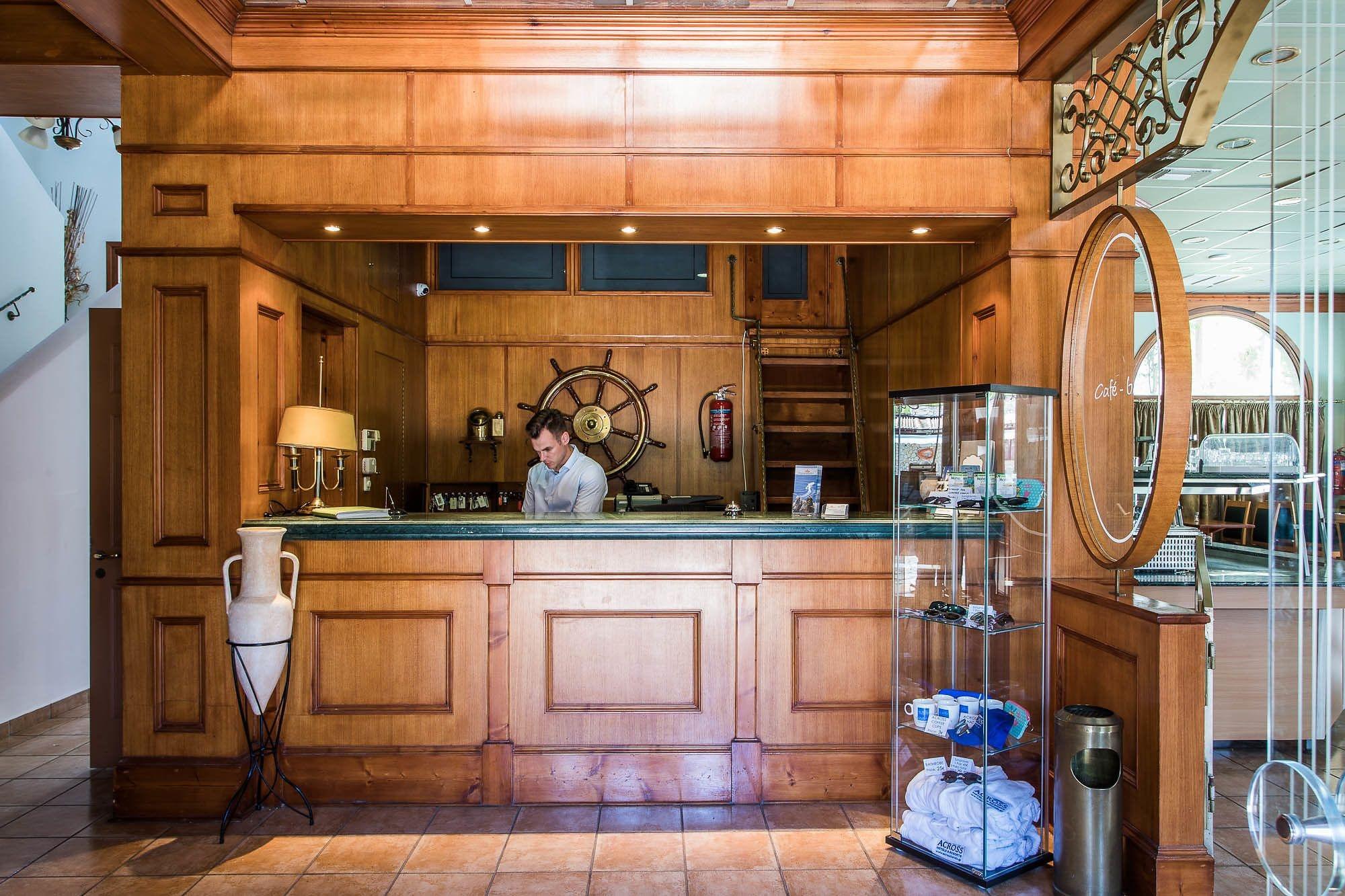 Vista Lobby Paradise Inn