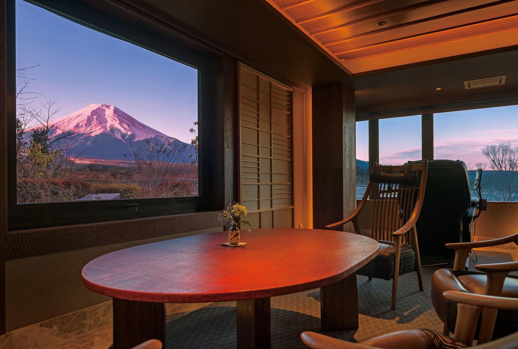Bar/Salón Fujisan Onsen Bessho SASA