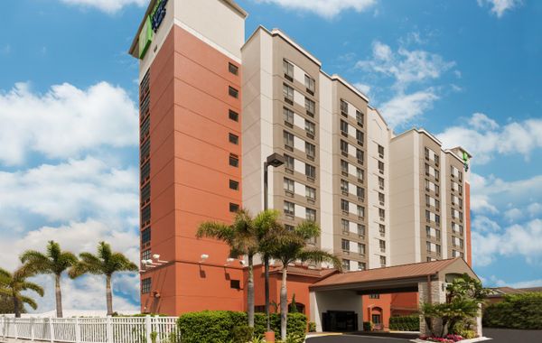 Holiday Inn Express & Suites Nearest Universal Orlando by IHG - Hoteles cerca de Universal Studios en Orlando