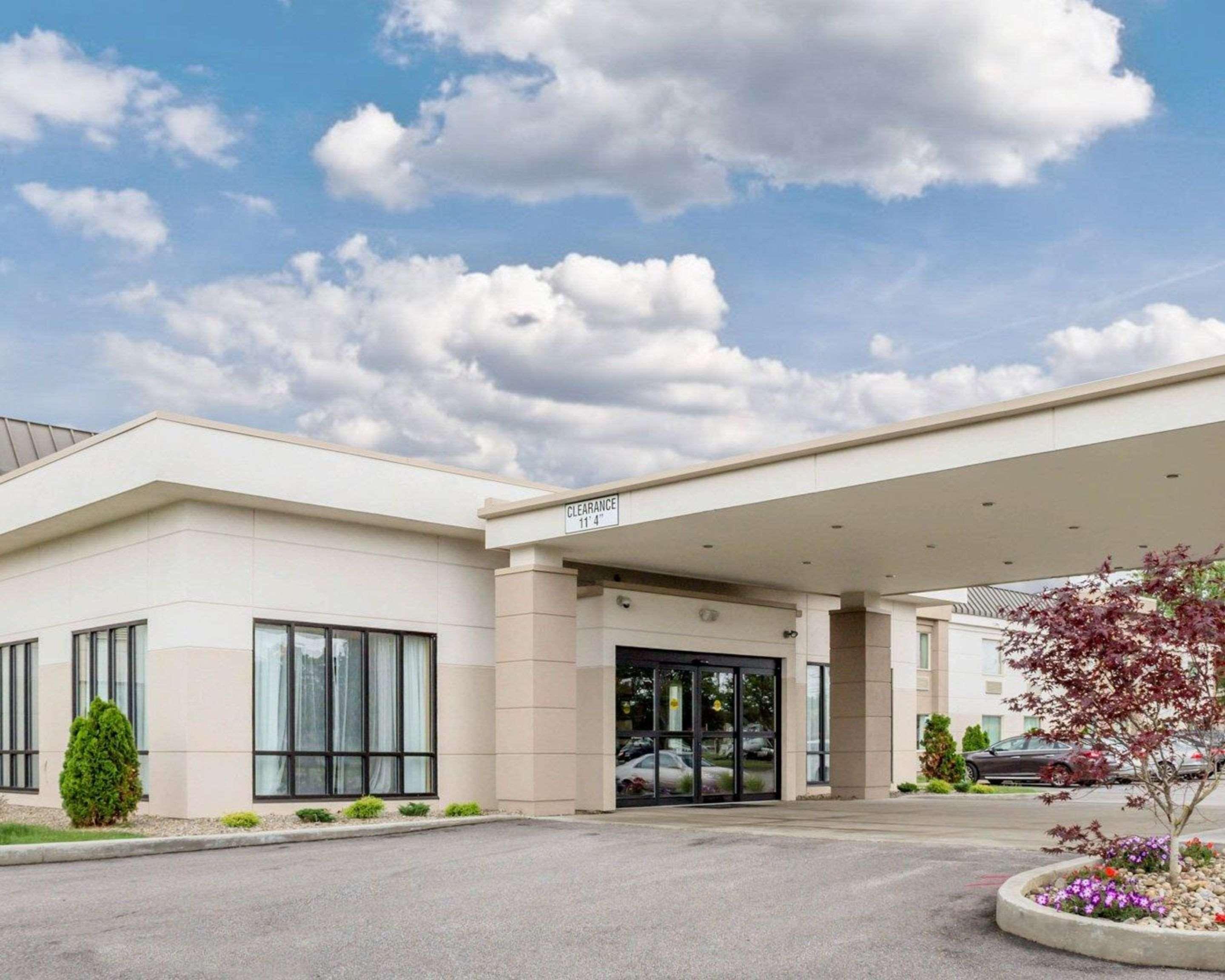 Vista Exterior Clarion Hotel Beachwood - Cleveland