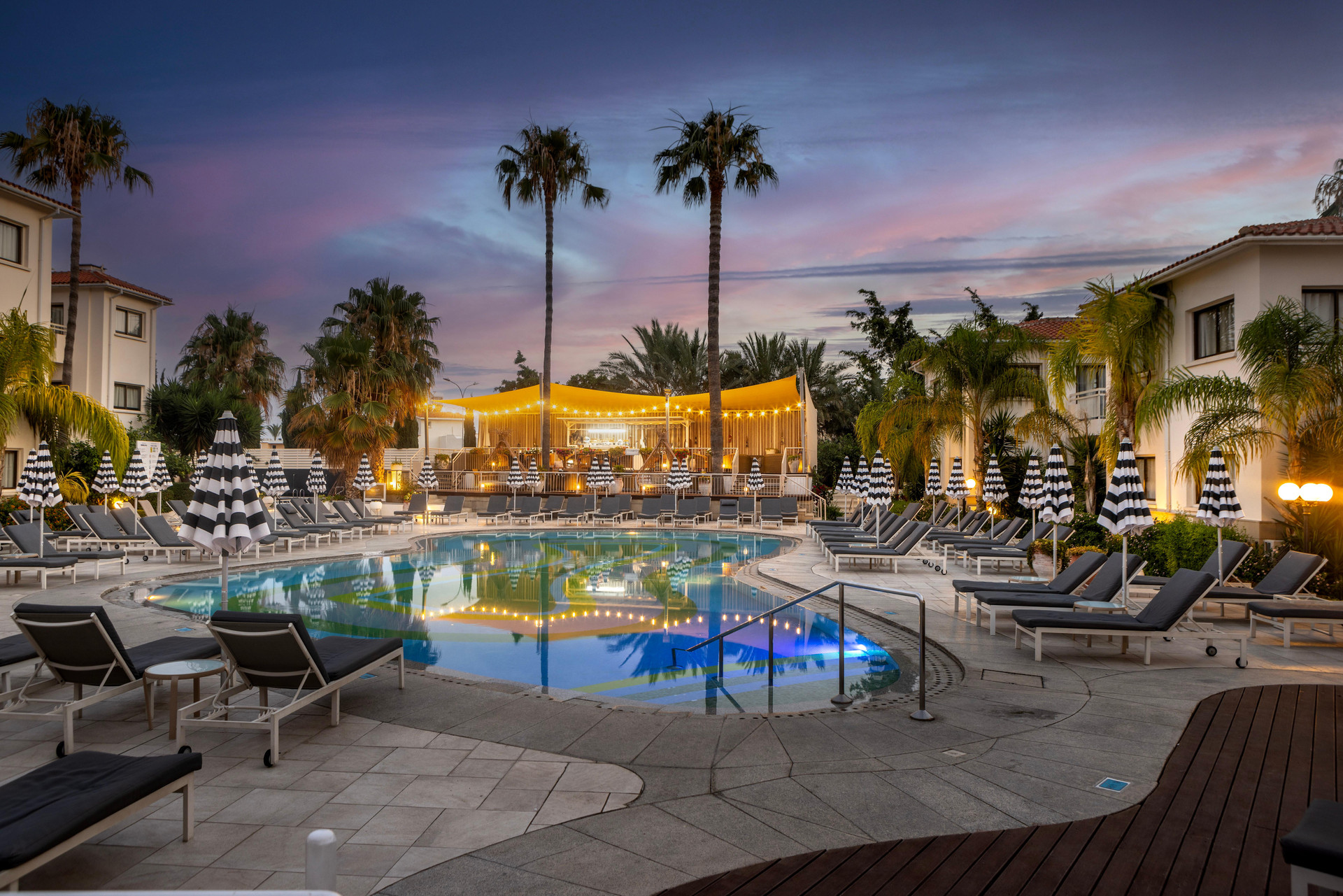 Vista Exterior King Jason Paphos - Designed for Adults By Louis Hotels