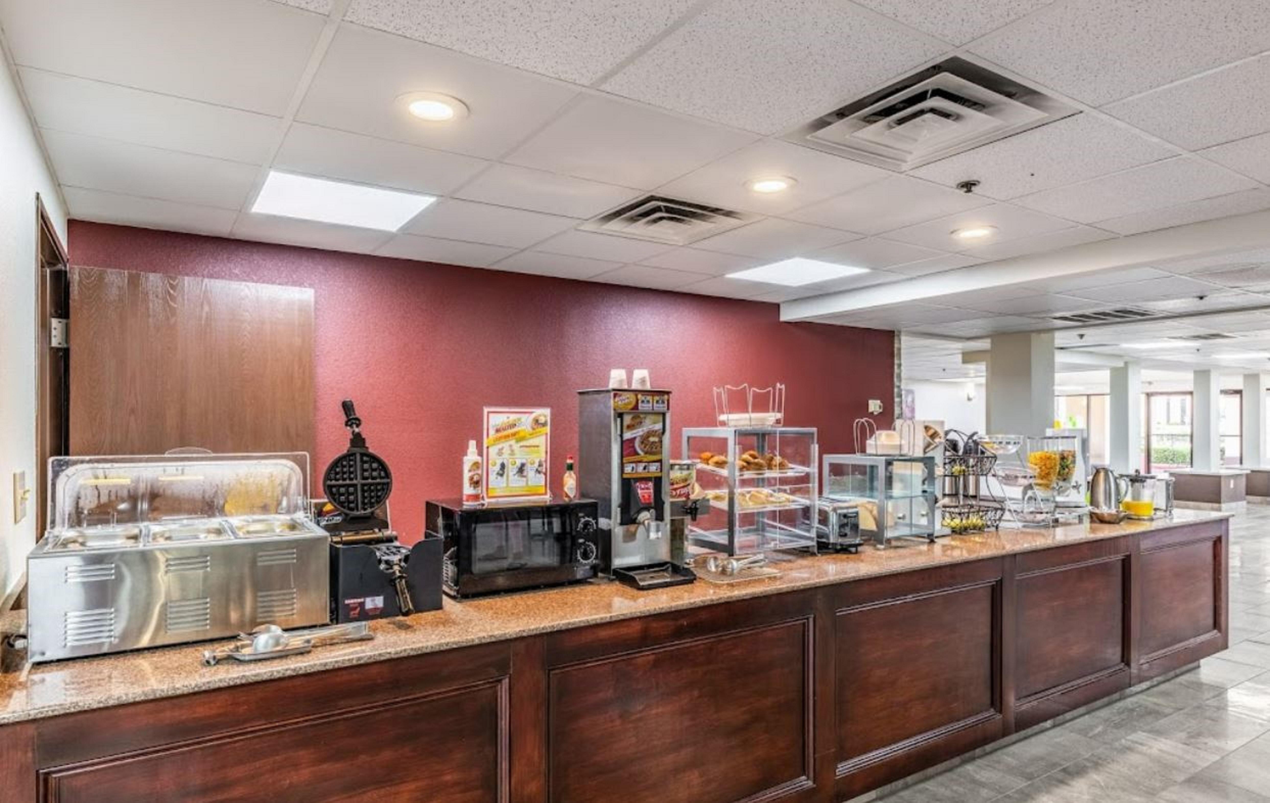 Restaurant Red Roof Inn PLUS+ & Suites Houston - IAH Airport SW