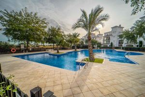 Alquiler Vacacional - Perfectly located 2 bedroom ground floor golf course view poolside apartment