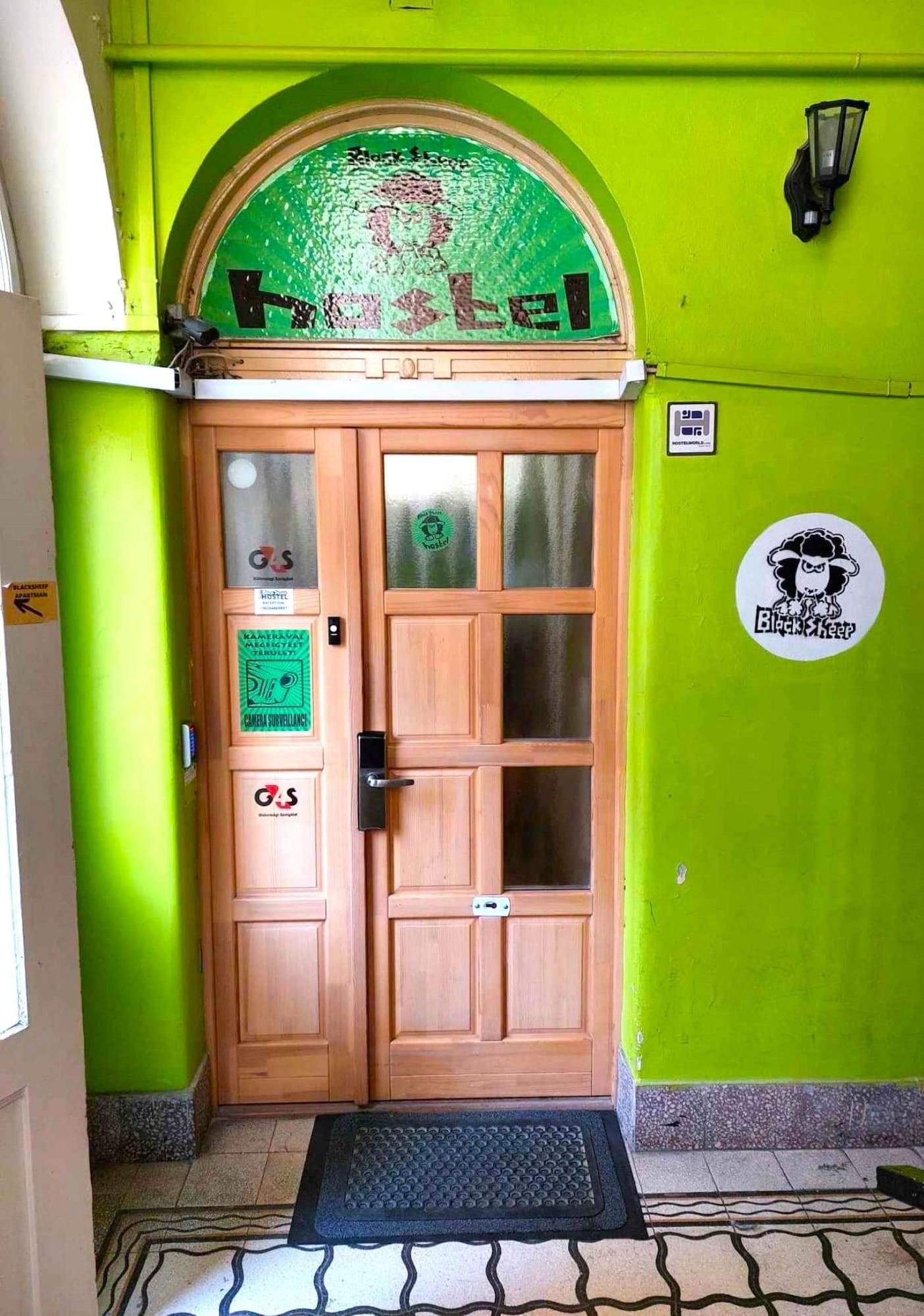 Vista Exterior BlackSheep Budapest Smart Rooms