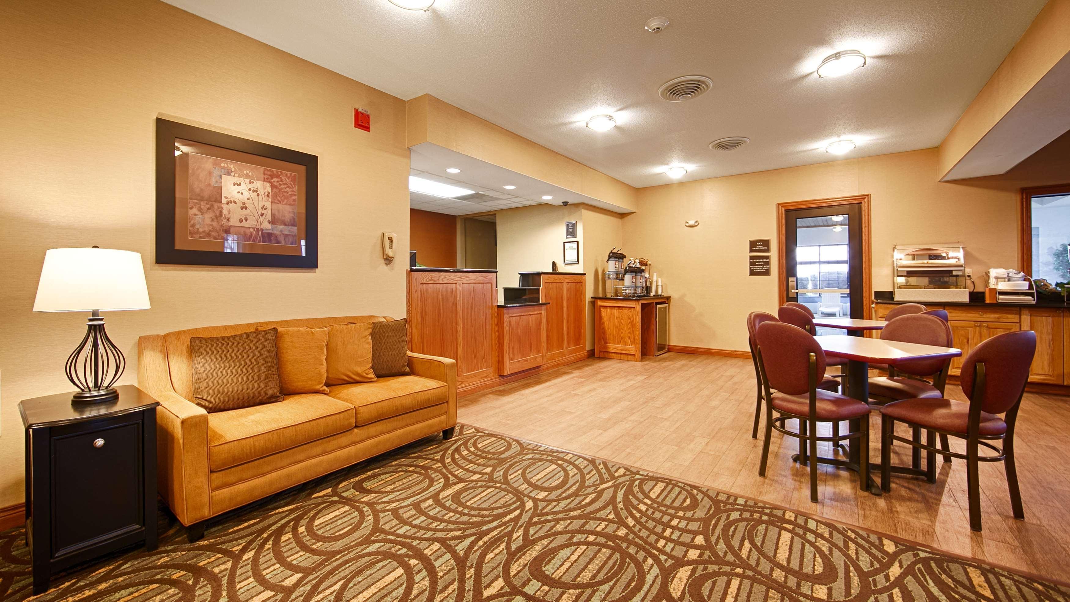 Vista Lobby Best Western Pontiac Inn