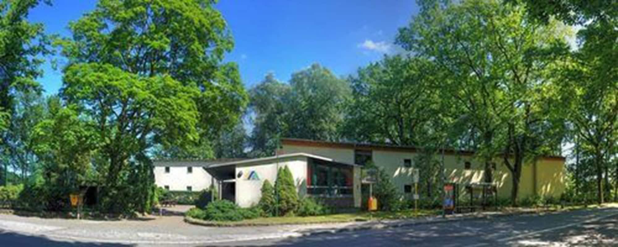 Varios Jugendherberge Ernst Reuter