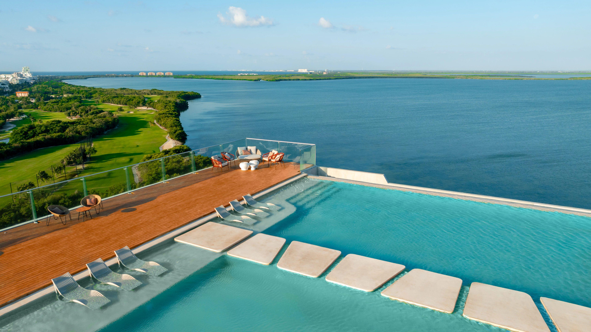 Vista al lago Mondrian Cancun All Inclusive