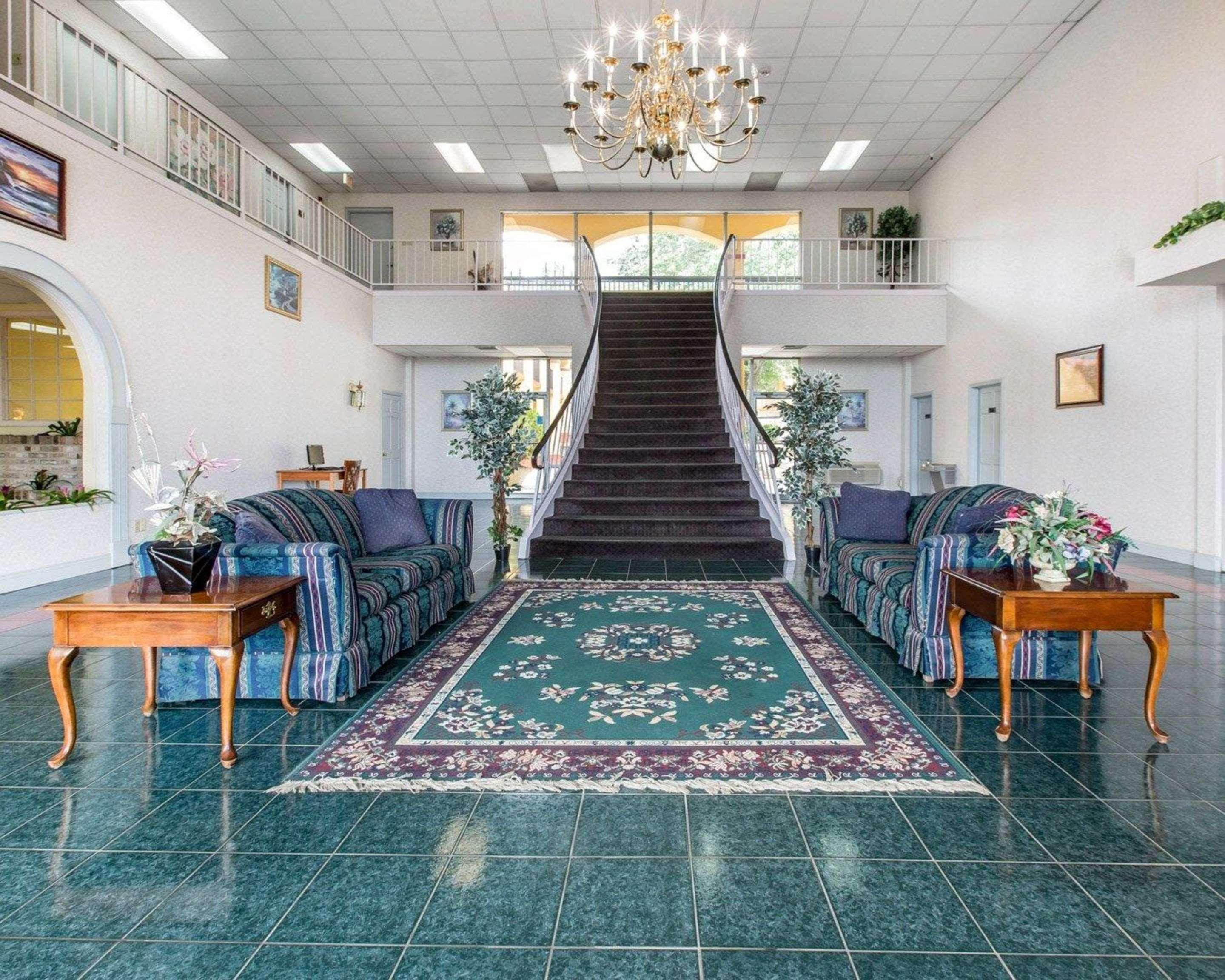 Vista Lobby Econo Lodge