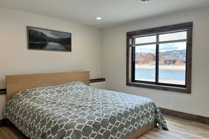 Alquiler Vacacional - Sunset Lake Paradise new 4-bedroom lake house with private beach, WiFi, and AC