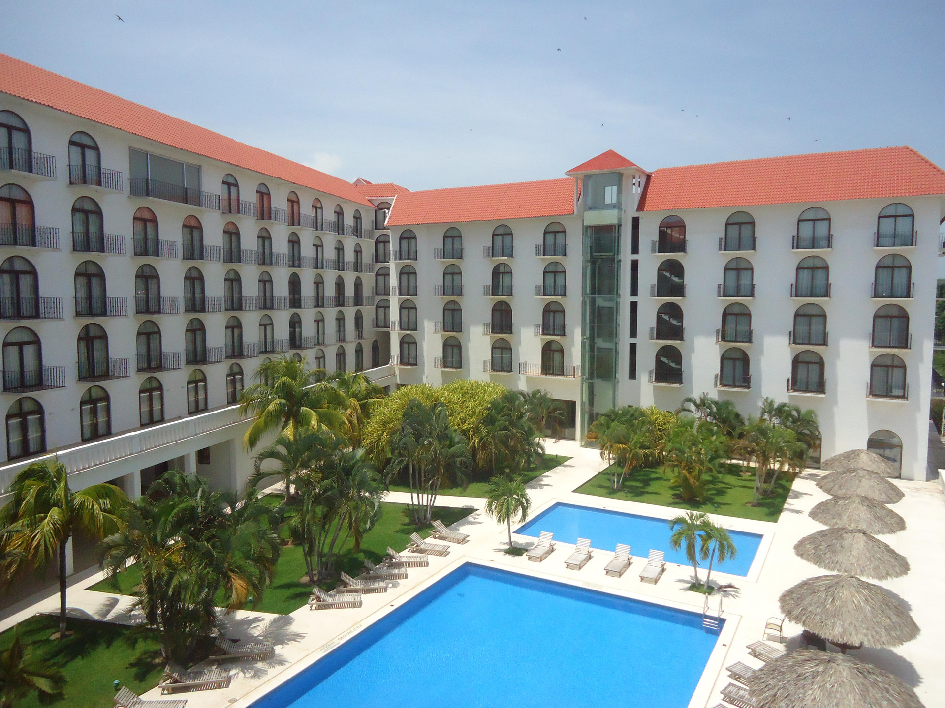 Exterior View Caracol Plaza and Resort