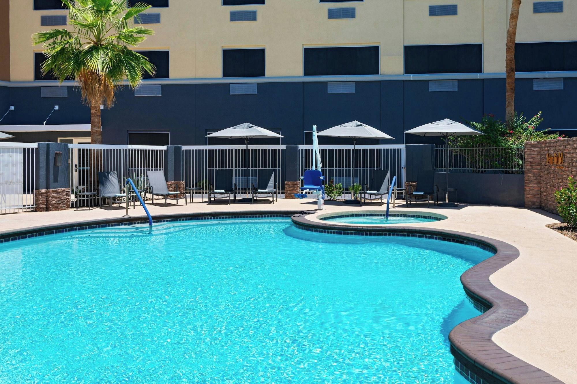 Vista Piscina Fairfield by Marriott Inn & Suites Phoenix West Chandler