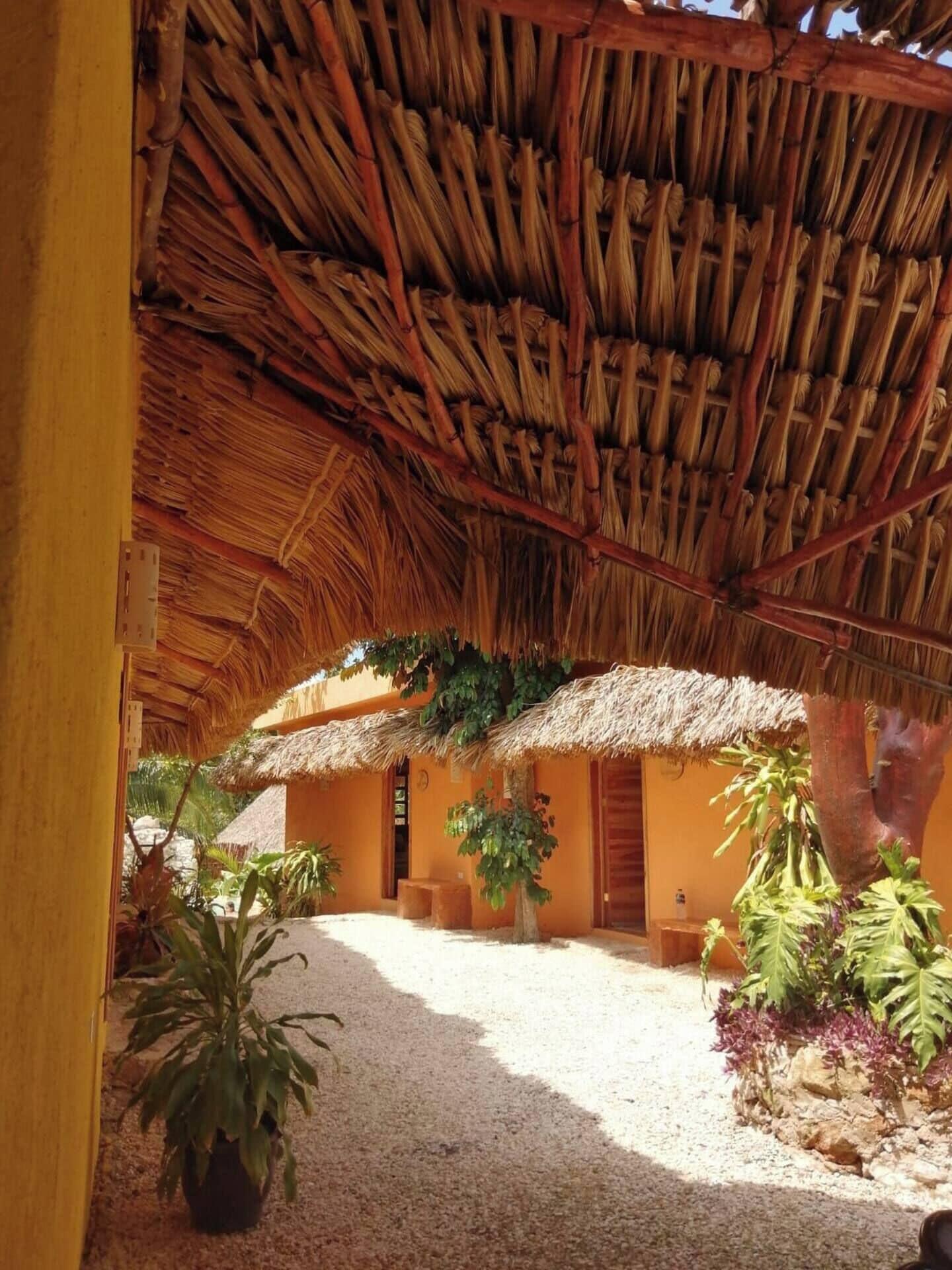 Vista Exterior Suites  Casa de Piedra y Colores-Aak