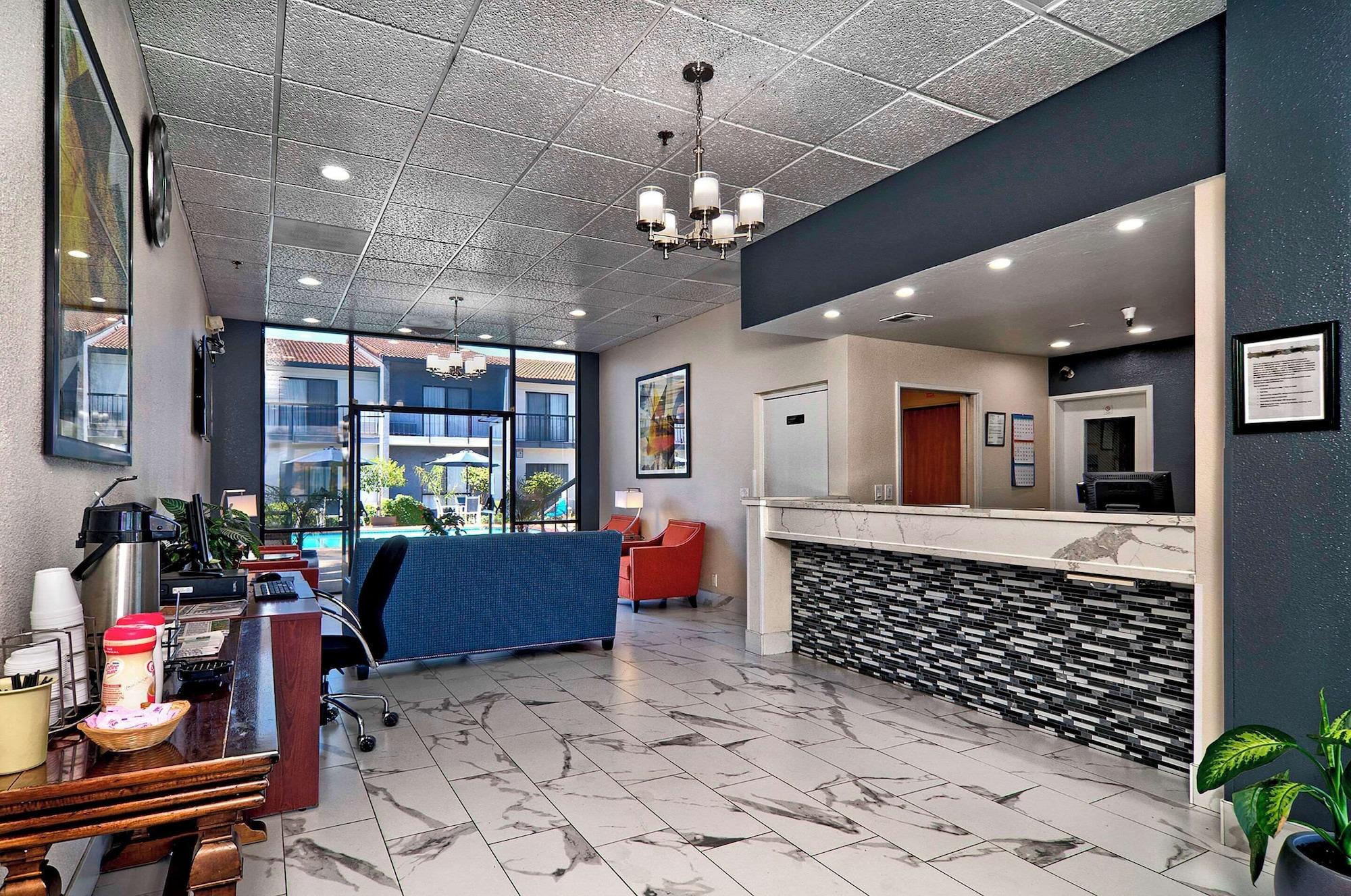 Varios Quality Inn & Suites South San Jose / Morgan Hill