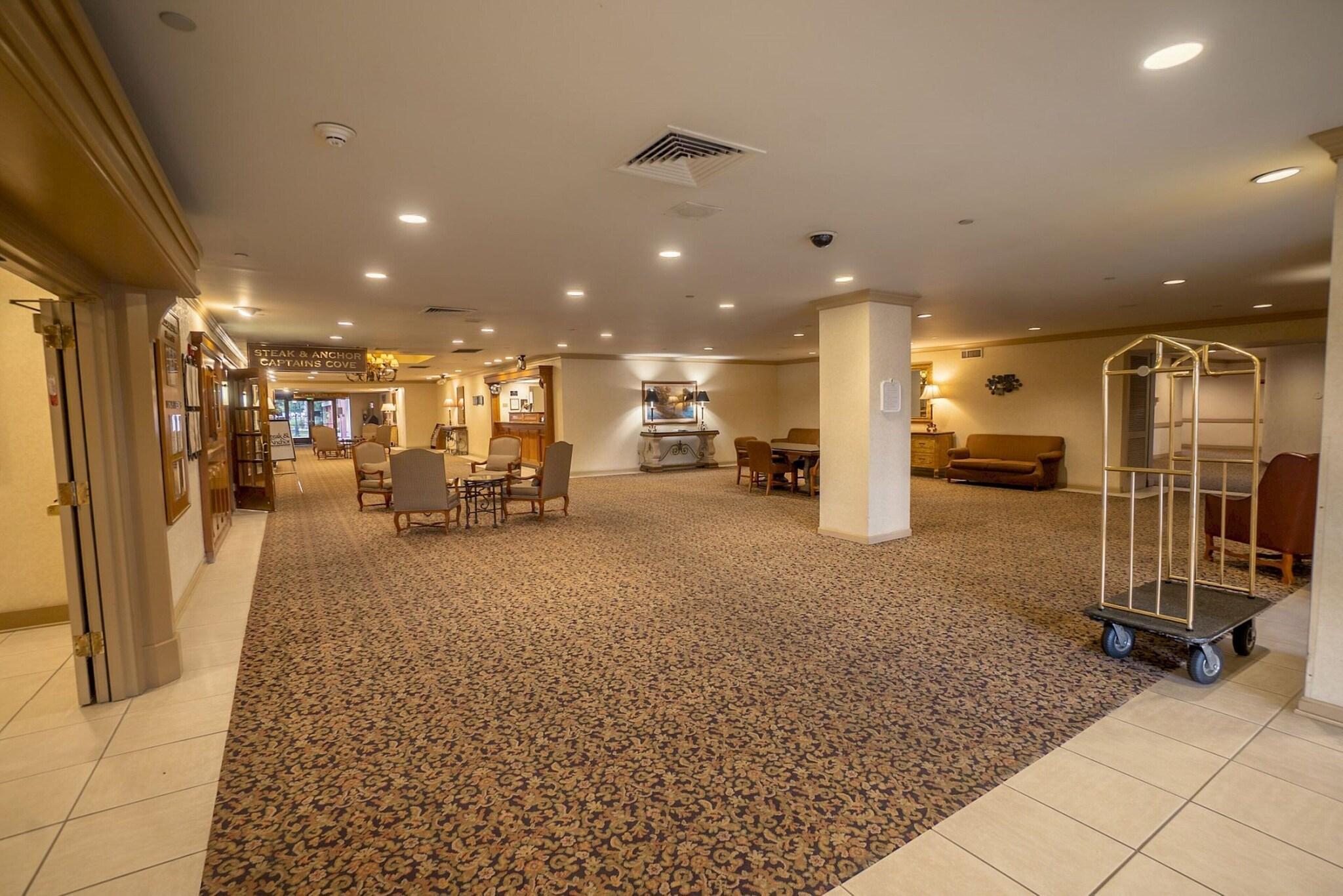 Vista Lobby Piccadilly Inn Airport