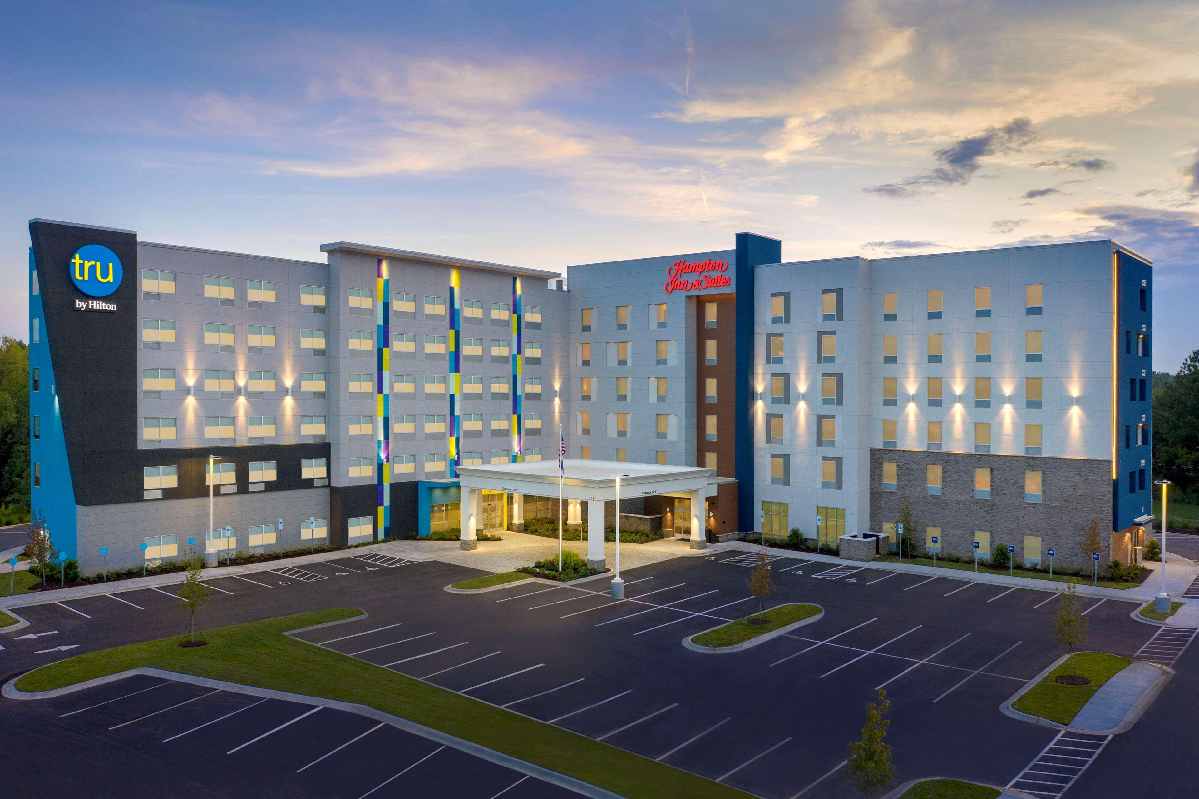 Vista Exterior Tru by Hilton Charlotte Airport Lake Pointe