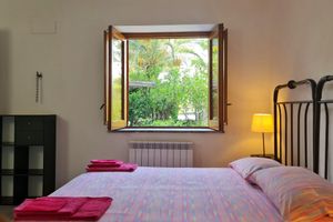 Alquiler Vacacional - Nut House Apartment Near the sea in a Villa With Garden
