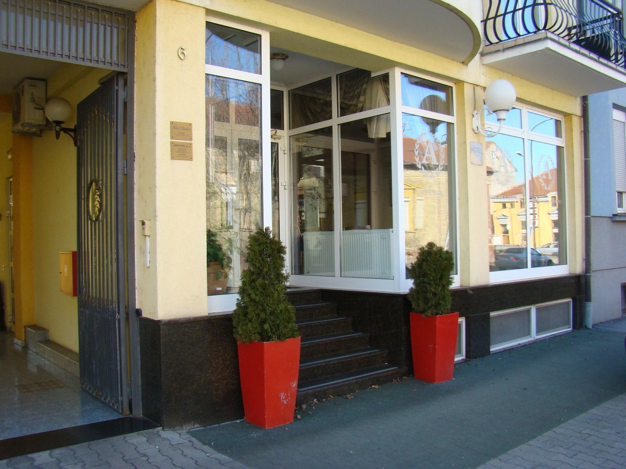 Vista Exterior Hotel Vila Ariston