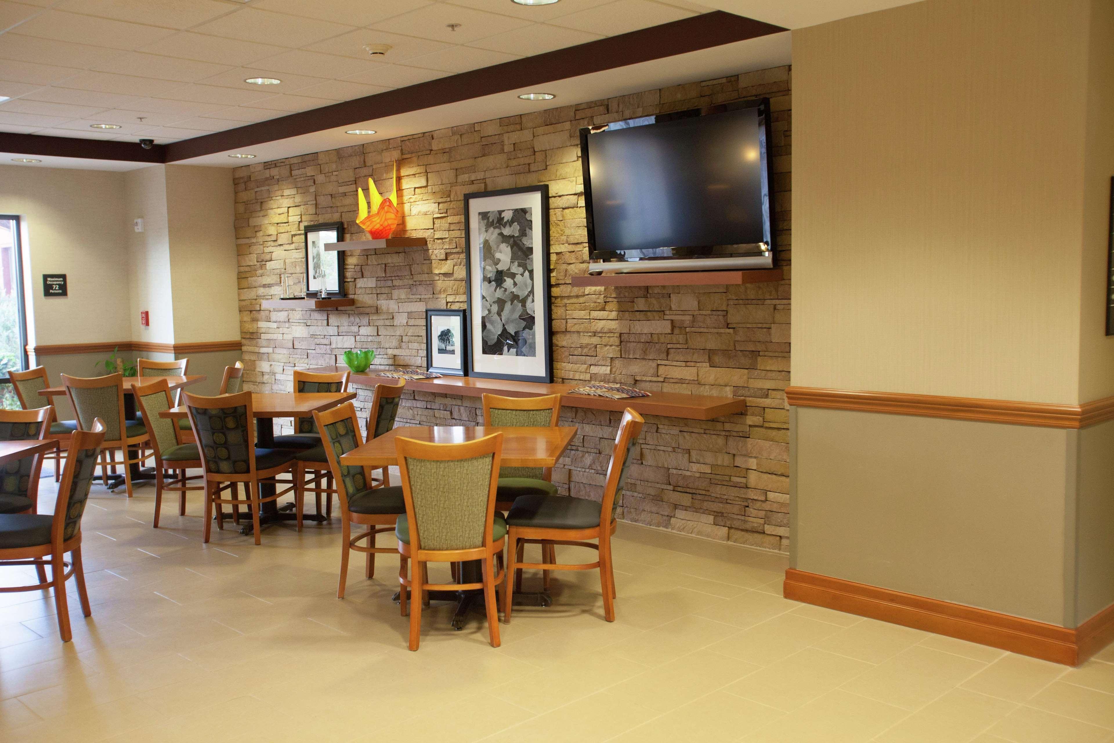 Vista Lobby Hampton Inn Elmira/Horseheads