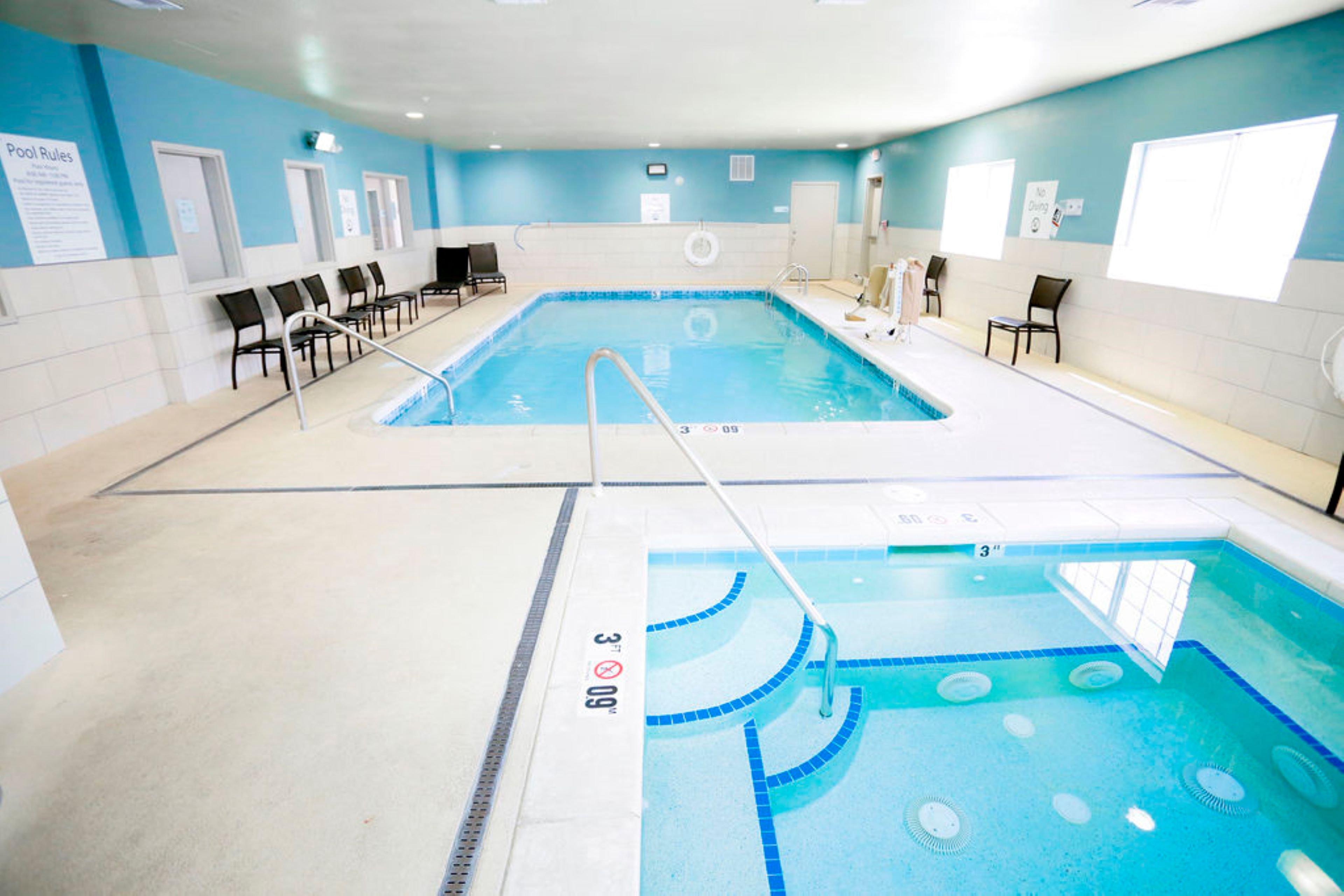Vista Piscina Holiday Inn Express Carlsbad by IHG