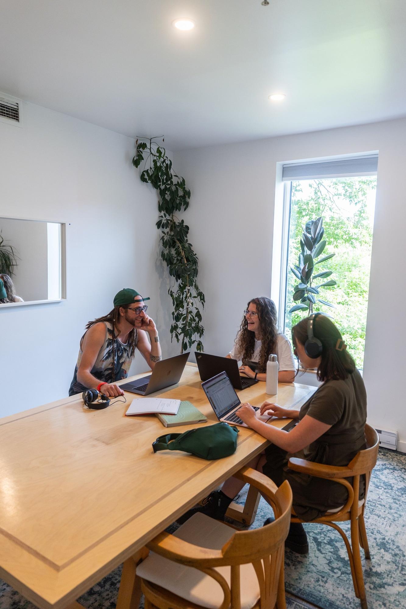 Sala de Reuniones Auberge Saintlo Montréal  - Hostel