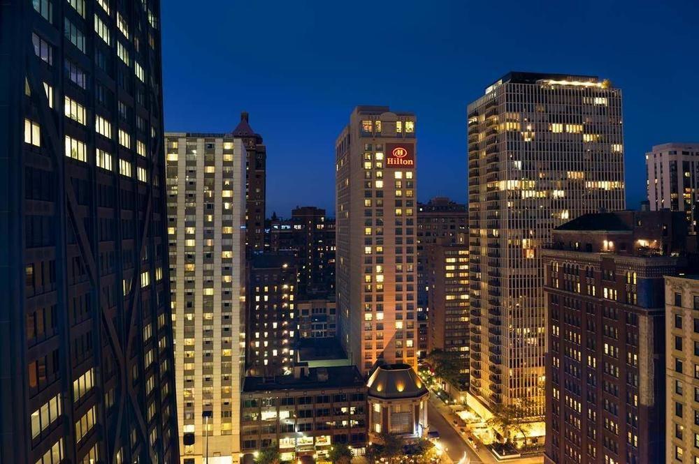 Comodidades do estabelecimento Hilton Suites Chicago Magnificent Mile