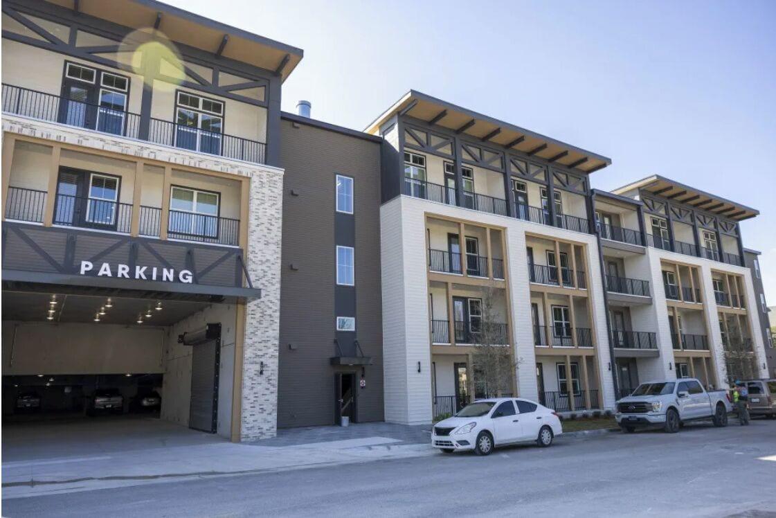 Vista Exterior Historic Springfield Apartments by Landing