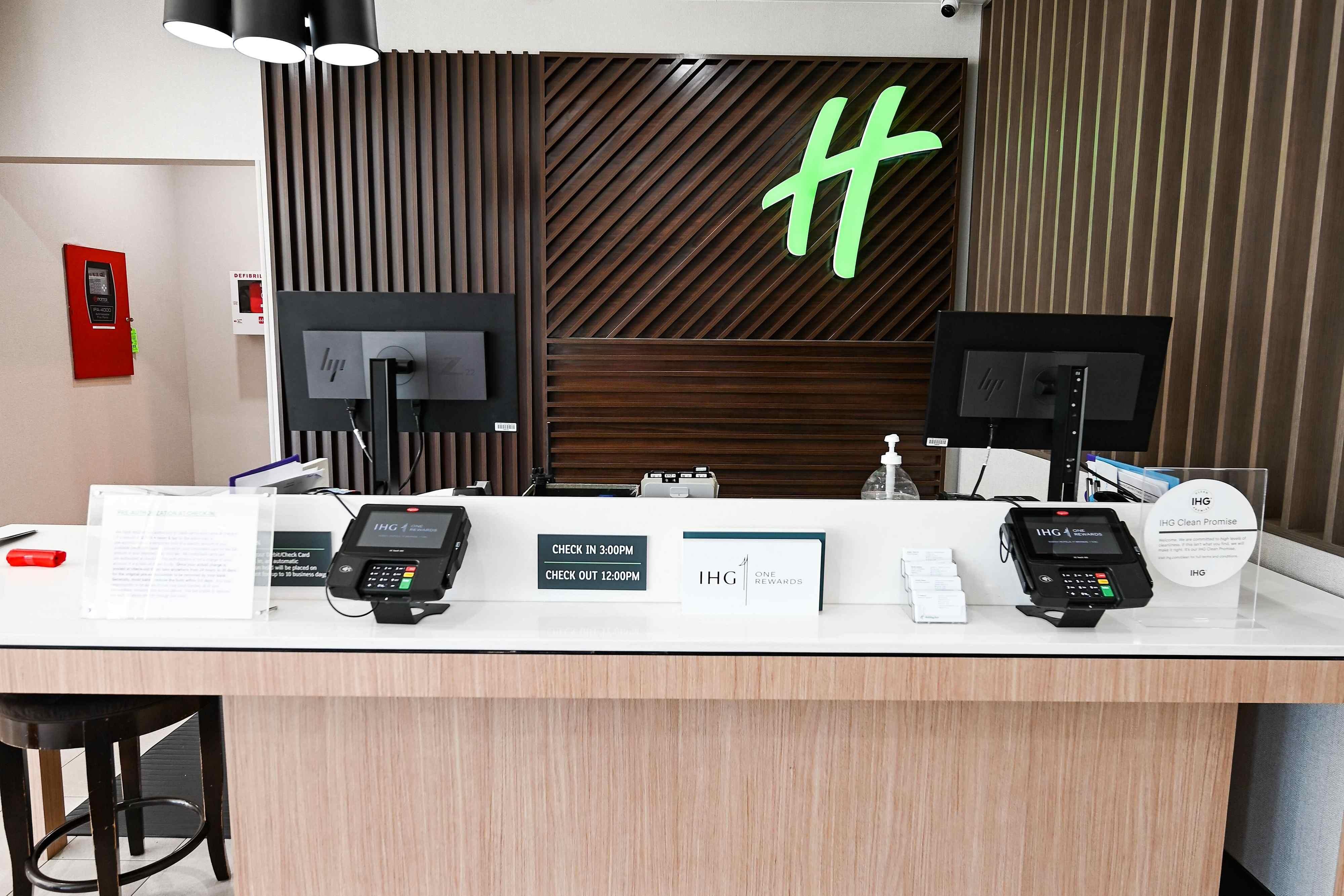 Vista Lobby Holiday Inn Toledo-Maumee (I-80/90) by IHG