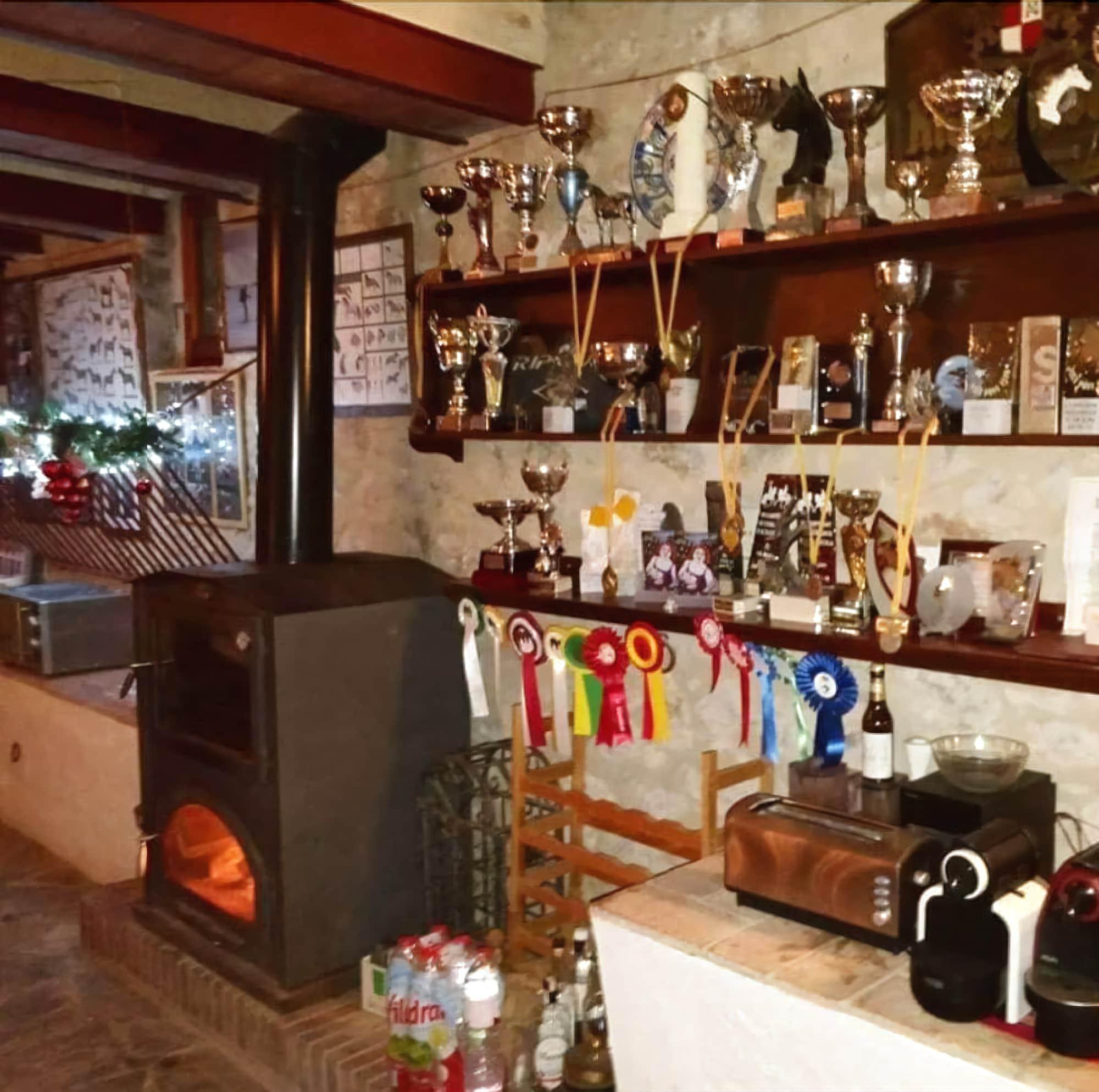 Bar/Salón Cortijo Cal Rajoler