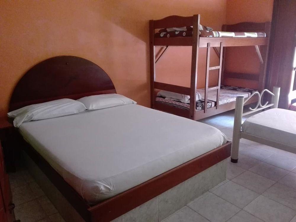 Habitación Hotel la Frontera - Hostel